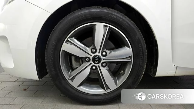 Kia The New K3 id 3873895 из Кореи 15