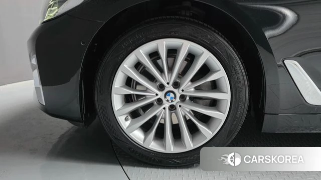 BMW 5 Series (G30) id 4283777 из Кореи 28