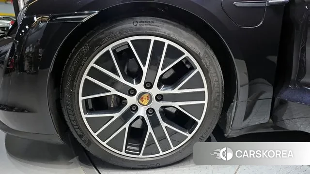 Porsche Taycan id 3550860 из Кореи 15