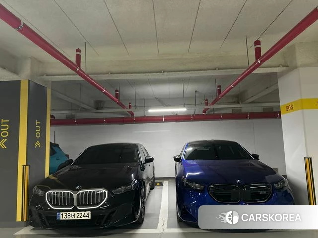 BMW M5 (G90) 2025 Синий из Кореи, фото 5