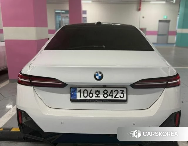 BMW 5 Series (G60) 2024 Белый из Кореи, фото 5