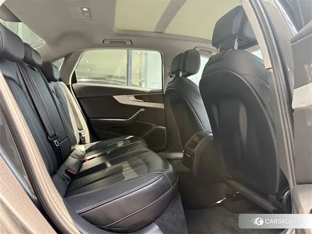 Audi A4L id 4622367 из Китая 9