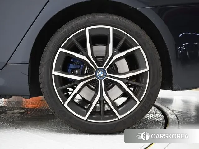 BMW 5 Series (G30) id 2905367 из Кореи 15