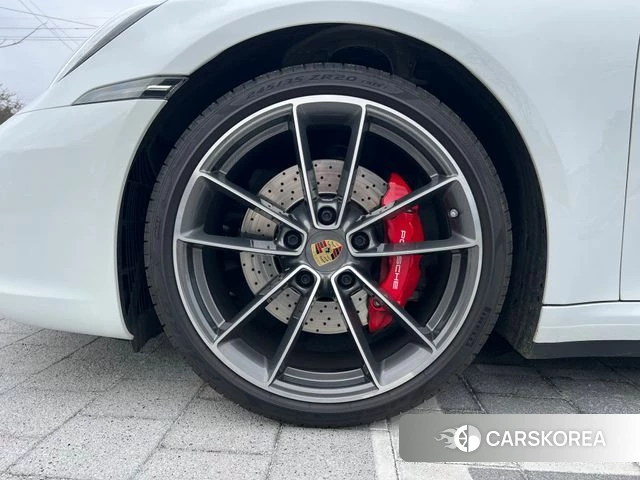 Porsche 911(992) id 3889294 из Кореи 8