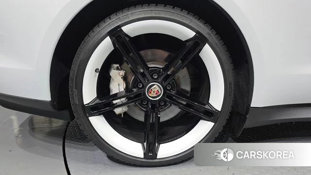 Porsche Taycan id 4529172 из Кореи 32