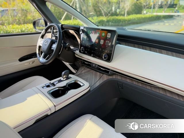 Lexus LM id 4276292 из Китая 22