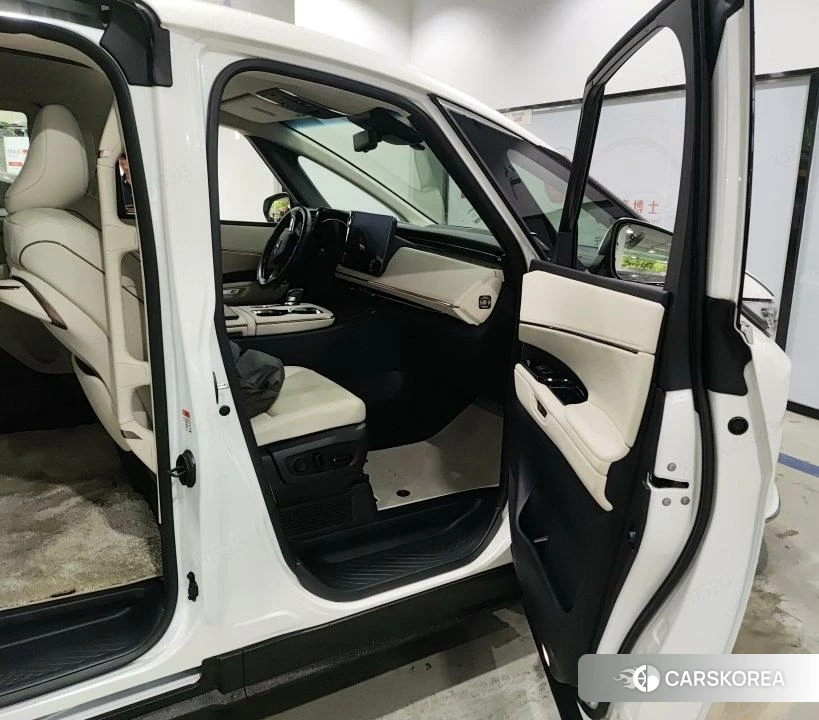 Lexus LM id 4492759 из Китая 7