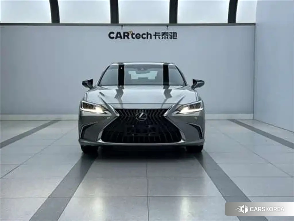Lexus ES 2023 Silver/gray из Китая, фото 5