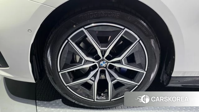 BMW 5 Series (G60) id 4479916 из Кореи 35