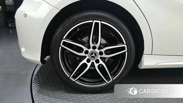 Mercedes-Benz A-Class W176 id 4345814 из Кореи 25