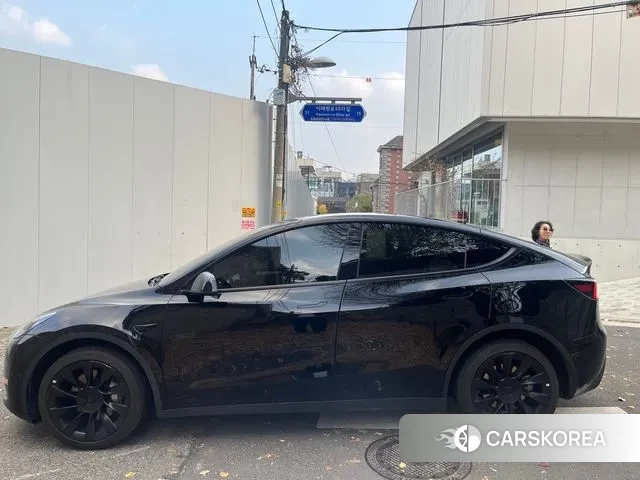 Tesla Model Y 2023 Черный из Кореи, фото 5