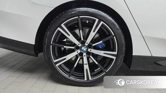 BMW 5 Series (G60) id 4499646 из Кореи 25