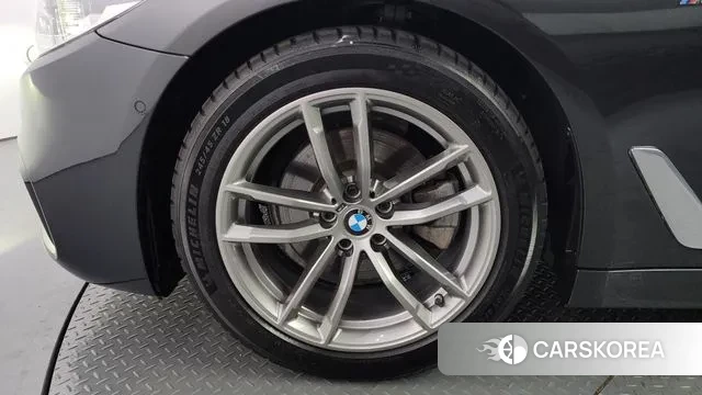 BMW 5 Series (G30) id 2891097 из Кореи 15