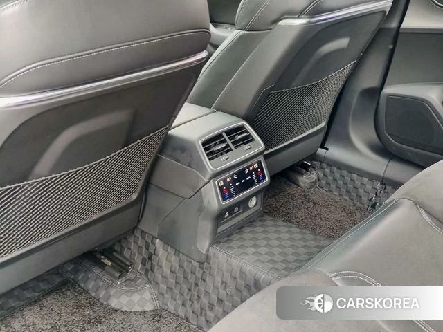 Audi A7L 2022 Серебристо-серый из Китая, фото 5