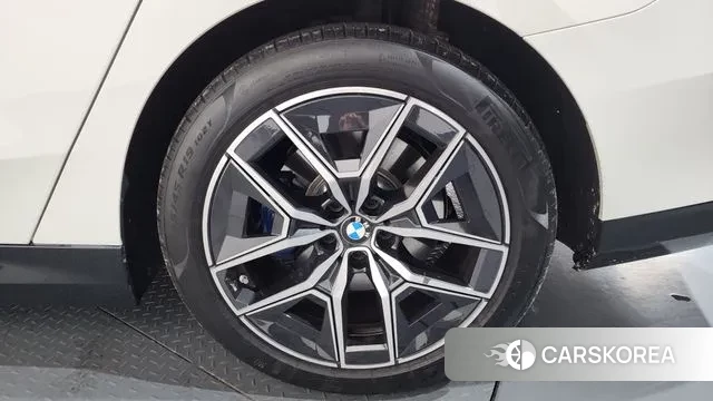 BMW 5 Series (G60) id 3462069 из Кореи 15