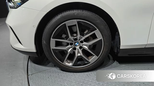 BMW 5 Series (G60) id 4880049 из Кореи 29