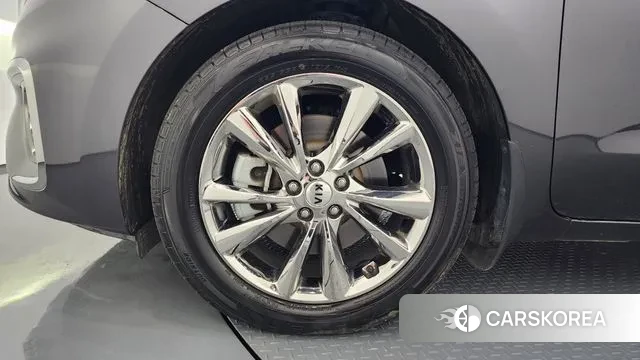 Kia The New Carnival id 3363120 из Кореи 15