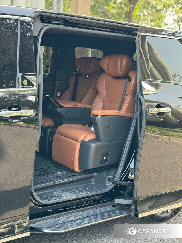Toyota Elfa 2026 Черный из Китая, фото 6