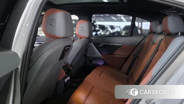 BMW 5 Series (G60) 2025 Белый из Кореи, фото 6