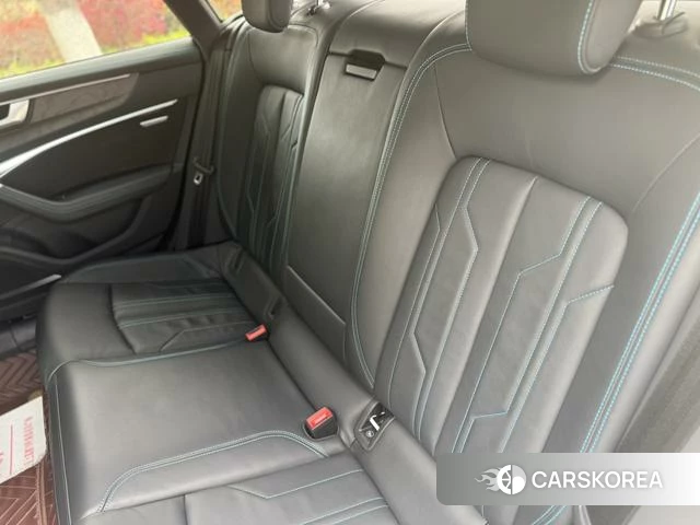 Audi A7 2021 Белый из Китая, фото 5