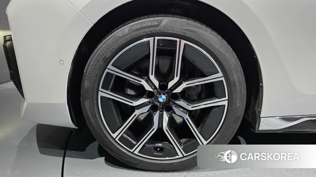 BMW 7 Series (G70) id 4725466 из Кореи 31