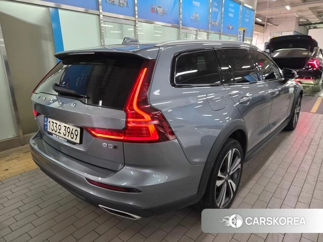 Volvo V60 Cross-Country 2nd Generation 2021 Серый из Кореи, фото 5