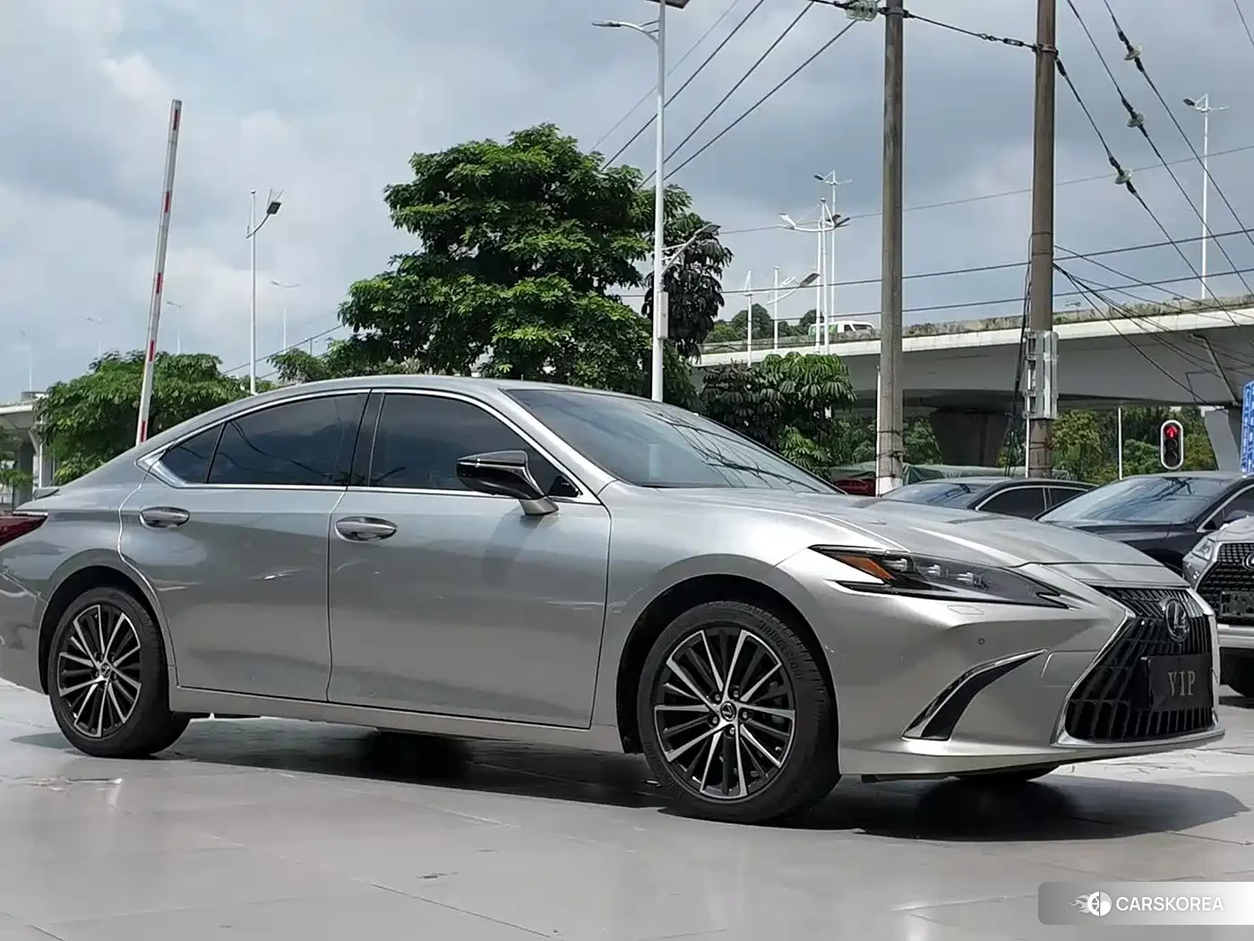 Lexus ES 2024 Silver/gray из Китая, фото 6