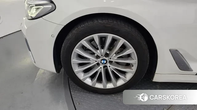 BMW 5 Series (G30) id 3384979 из Кореи 15