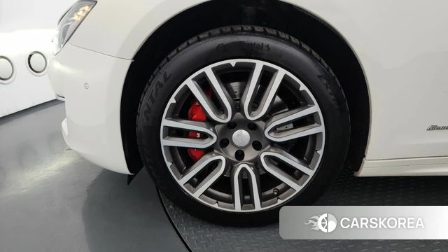 Maserati Ghibli id 4203882 из Кореи 32