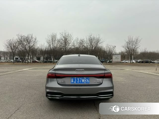 Audi A7L 2024 Серебристо-серый из Китая, фото 5