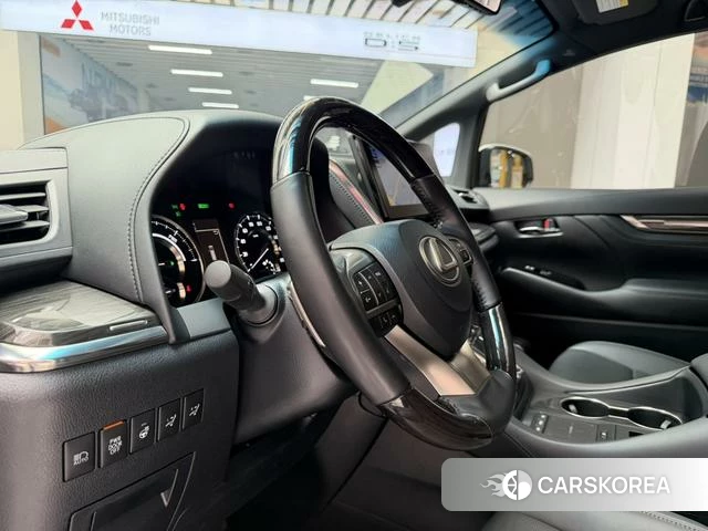 Lexus LM id 4341788 из Китая 21