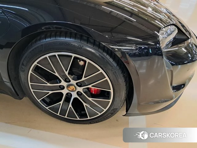 Porsche Taycan id 4179703 из Кореи 11