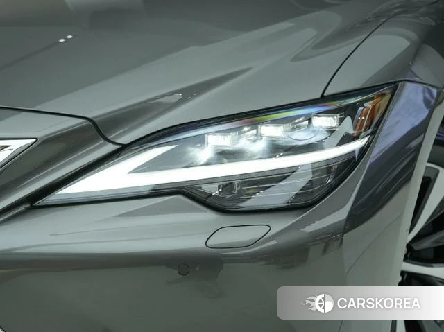 Lexus LS id 4374532 из Китая 17