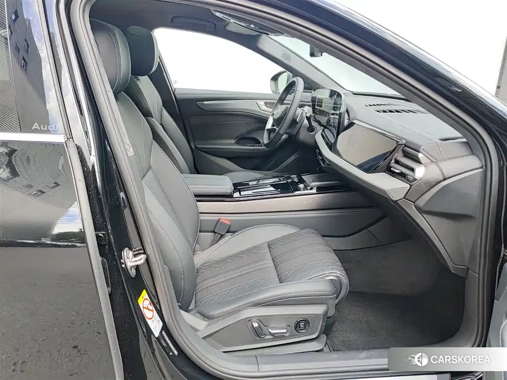 Audi A6L id 4679477 из Китая 18