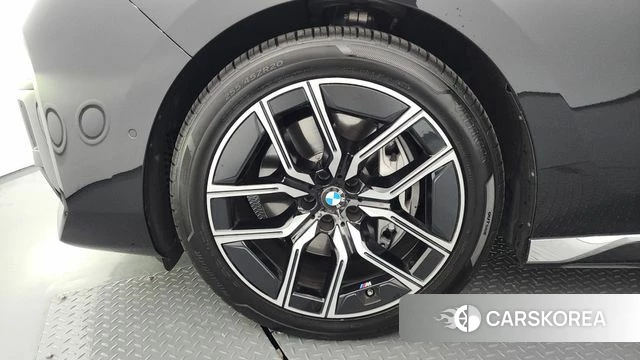 BMW 7 Series (G70) id 4494187 из Кореи 30
