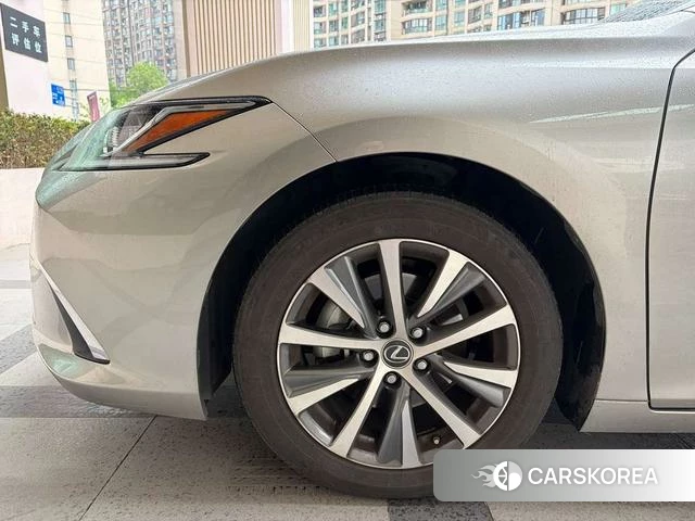 Lexus ES id 4240552 из Китая 10