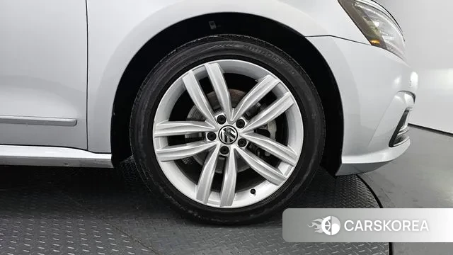 Volkswagen The New Passat id 3368820 из Кореи 15