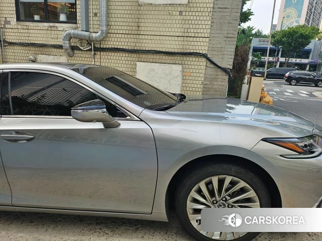 Lexus ES300h 7th generation 2022 Жемчужный цвет из Кореи, фото 5