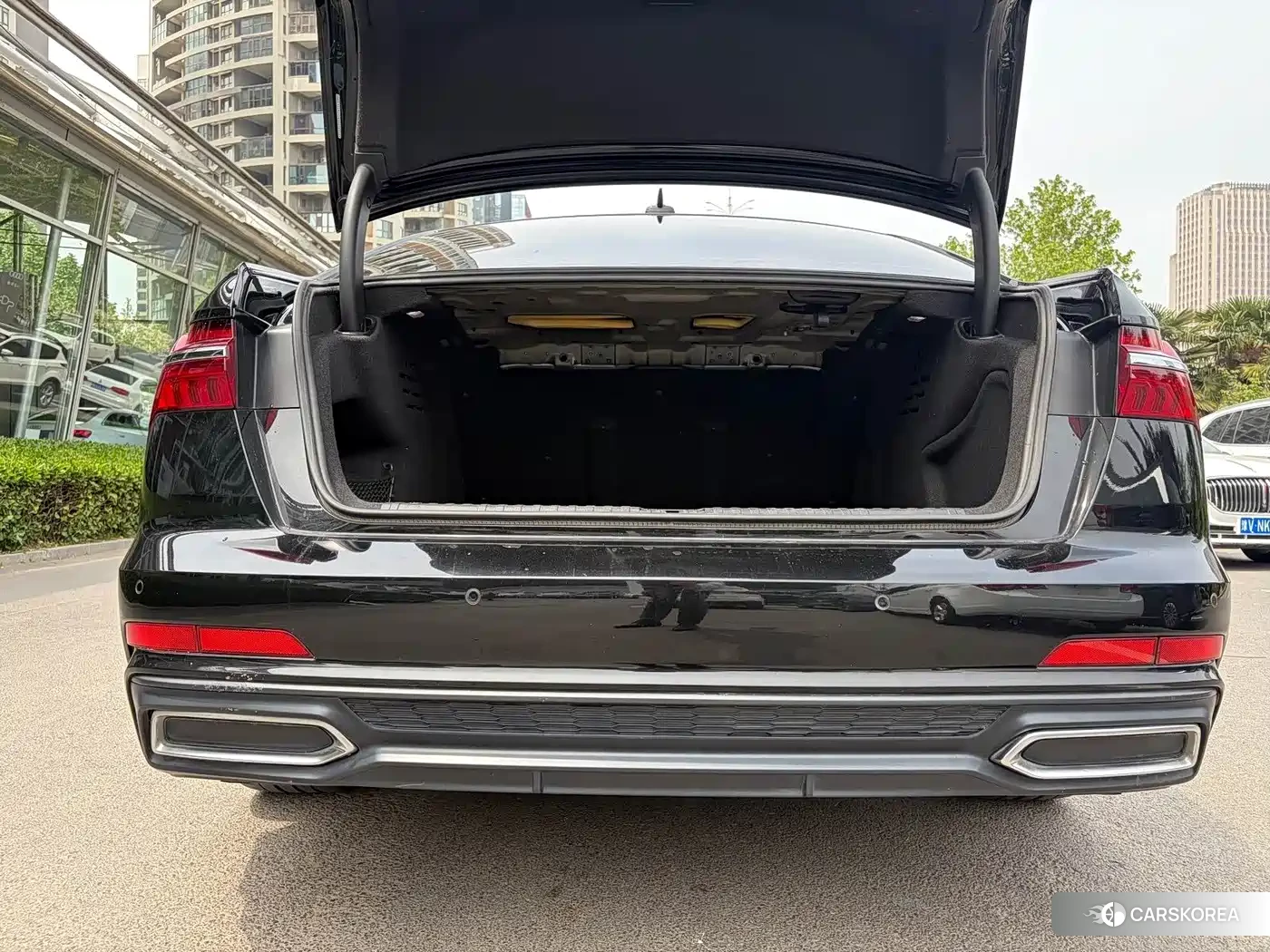 Audi A6L id 4548117 из Китая 9