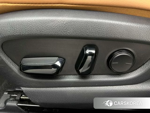 Lexus UX id 3858005 из Китая 26