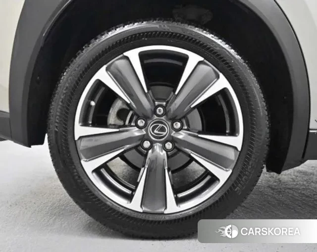 Lexus UX250h id 3052851 из Кореи 15