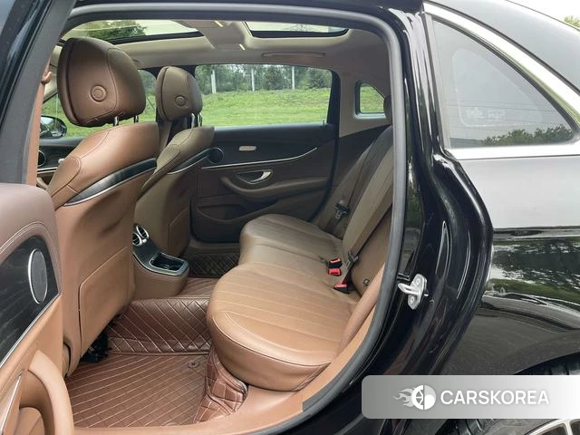 Mercedes-Benz E-class id 4260366 из Китая 15
