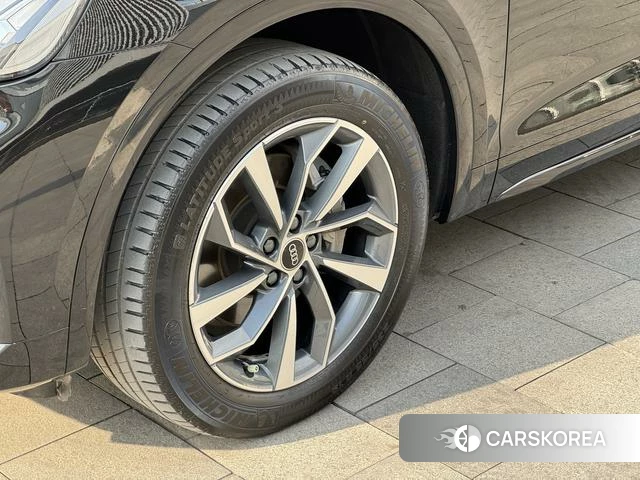 Audi Q5L id 4278445 из Китая 11