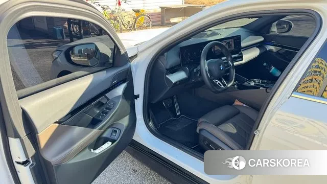 BMW 5 Series (G60) id 3619921 из Кореи 8