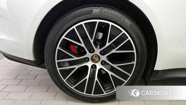 Porsche Taycan id 3860348 из Кореи 15