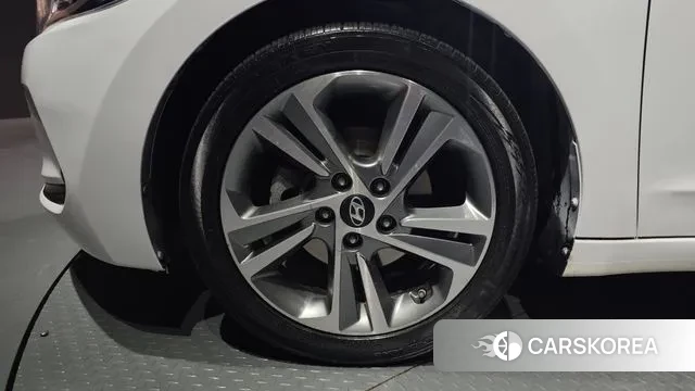 Hyundai Avante AD id 3698757 из Кореи 15