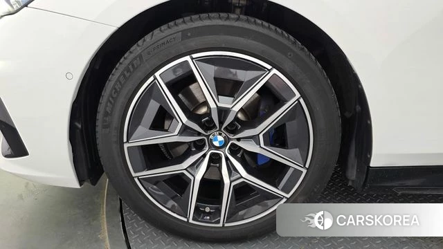 BMW 5 Series (G60) id 4753177 из Кореи 26