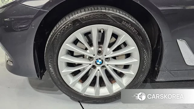 BMW 5 Series (G30) id 3308189 из Кореи 15