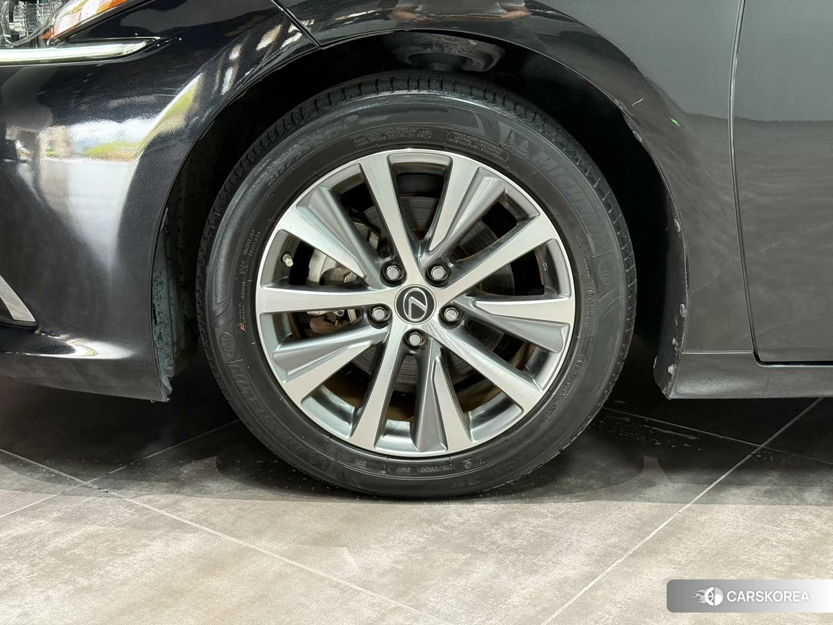 Lexus ES id 4505015 из Китая 26