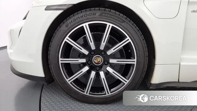 Porsche Taycan id 3349833 из Кореи 15